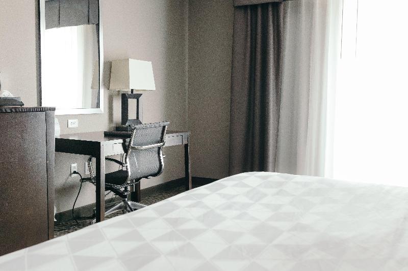 Holiday Inn & Suites East Peoria image