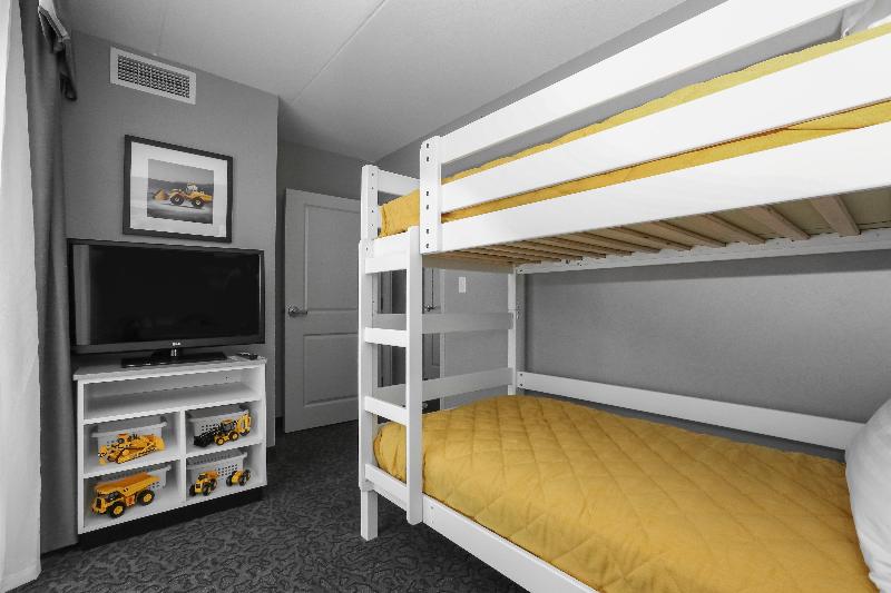 Holiday Inn & Suites East Peoria image