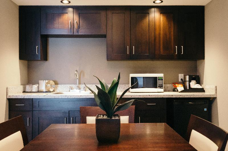Holiday Inn & Suites East Peoria image