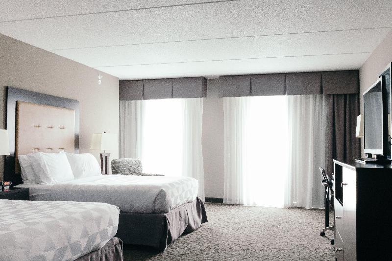Holiday Inn & Suites East Peoria image