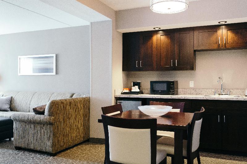 Holiday Inn & Suites East Peoria image