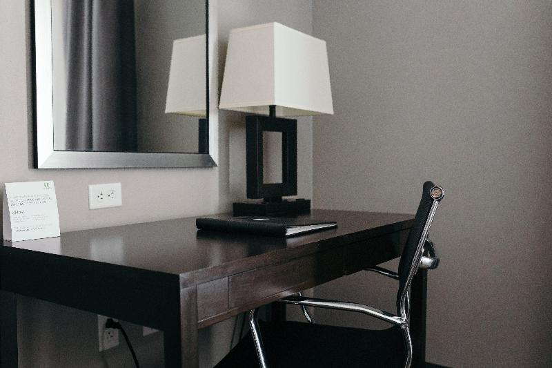 Holiday Inn & Suites East Peoria image