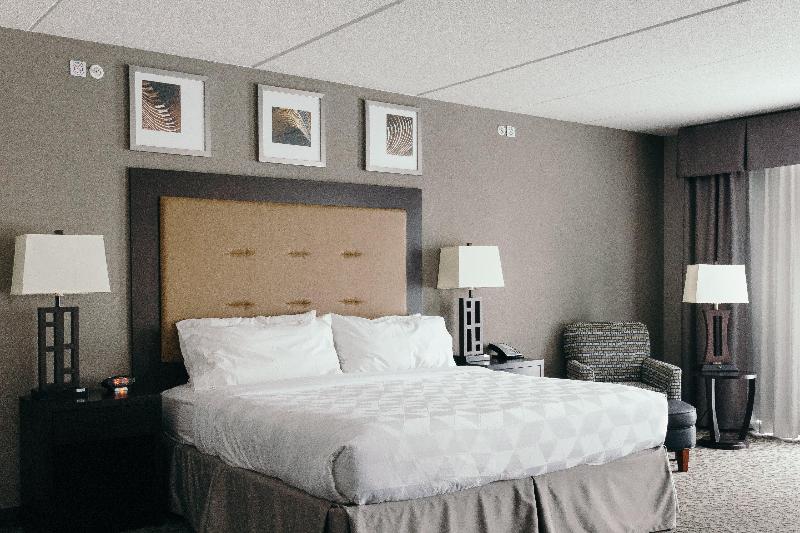 Holiday Inn & Suites East Peoria image