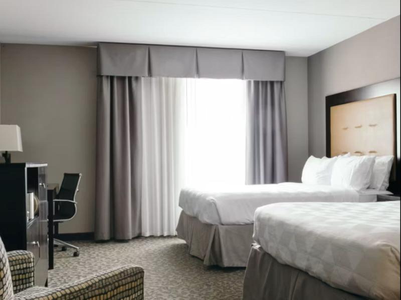 Holiday Inn & Suites East Peoria image