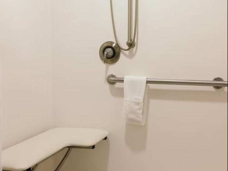 Holiday Inn & Suites East Peoria image