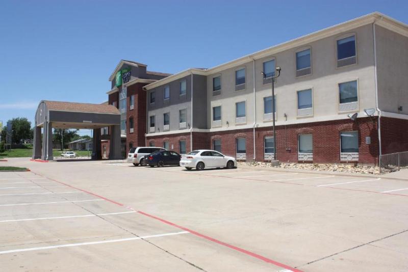 Holiday Inn Express and Suites Shamrock North