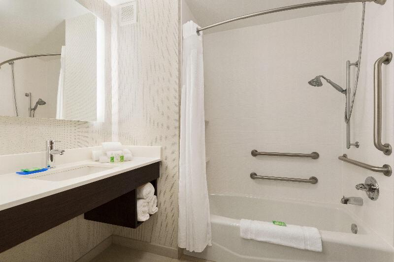 Holiday Inn Express & Suites Shawnee I-40 By IHG photo 8