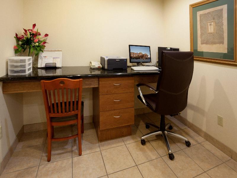 Holiday Inn Express & Suites Zapata By IHG image