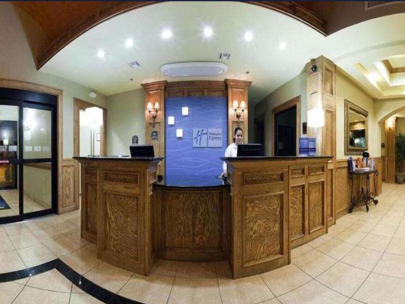 Holiday Inn Express & Suites Zapata By IHG image