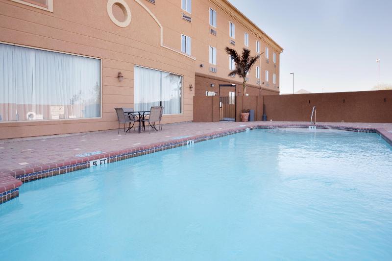 Holiday Inn Express & Suites Zapata By IHG image