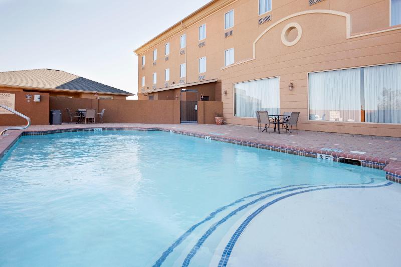 Holiday Inn Express & Suites Zapata By IHG image