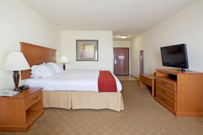 Holiday Inn Express & Suites Zapata By IHG image