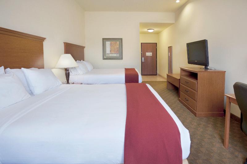 Holiday Inn Express & Suites Zapata By IHG image