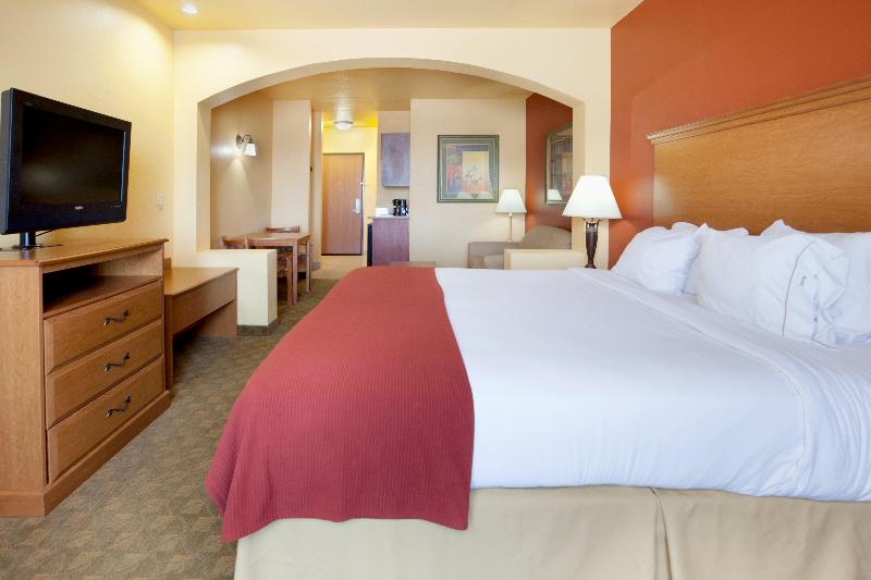 Holiday Inn Express & Suites Zapata By IHG image