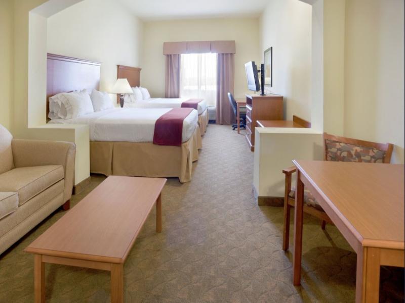 Holiday Inn Express & Suites Zapata By IHG image