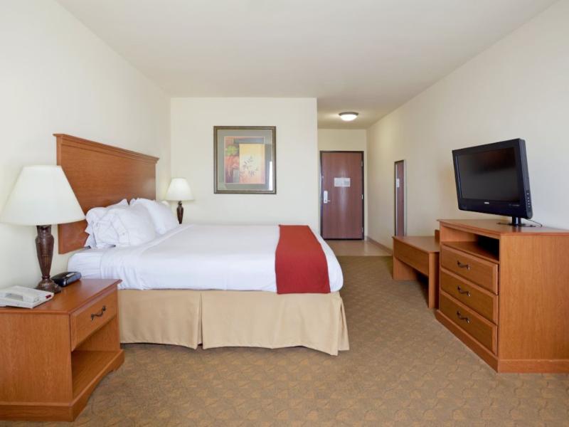 Holiday Inn Express & Suites Zapata By IHG image