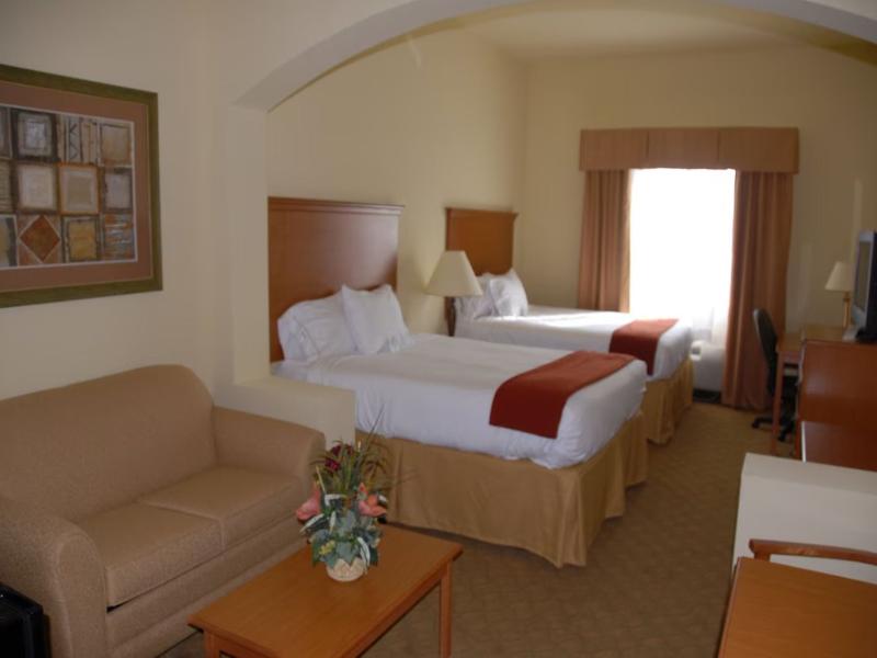 Holiday Inn Express & Suites Zapata By IHG image