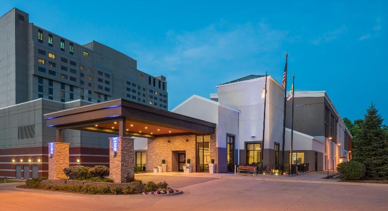 Holiday Inn Express & Suites Springfield IHG hotel