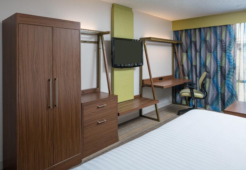Holiday Inn Express & Suites Springfield IHG hotel image
