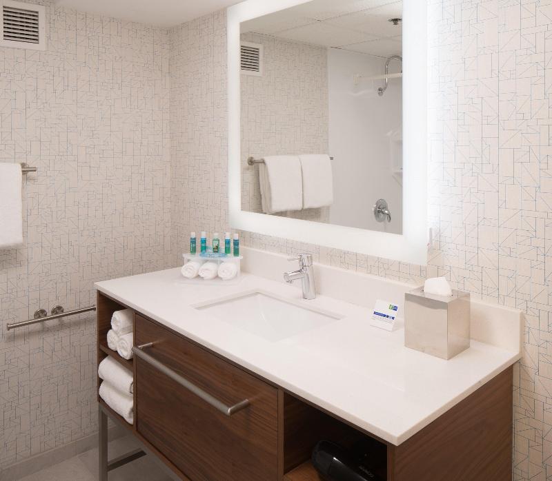 Holiday Inn Express & Suites Springfield IHG hotel image 7