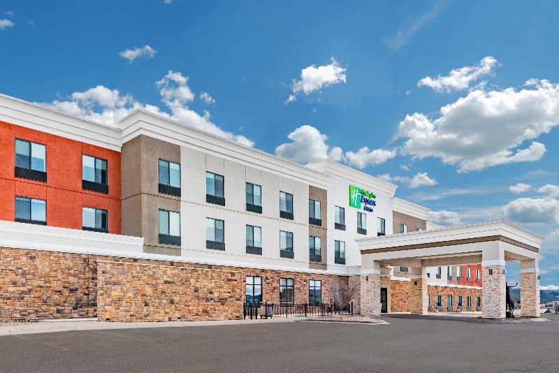 Holiday Inn Express and Suites Trinidad