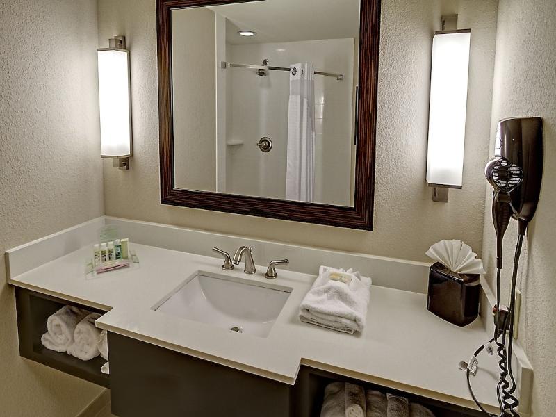 Holiday Inn & Suites Tupelo North By IHG image
