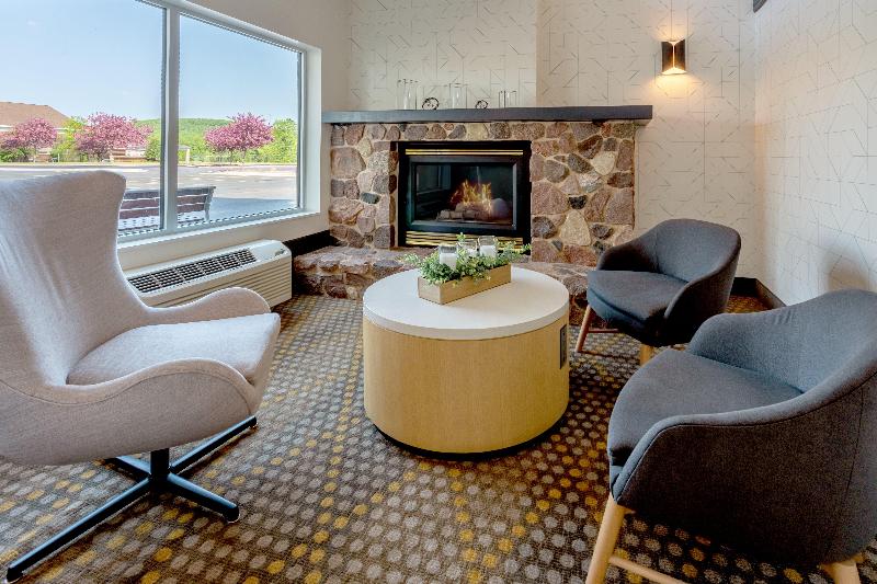 Holiday Inn & Suites Wausau-Rothschild By IHG image