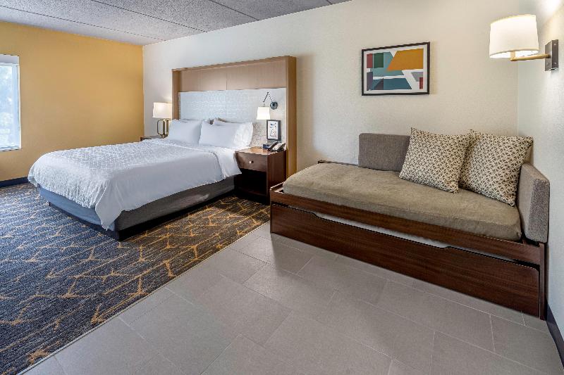 Holiday Inn & Suites Wausau-Rothschild By IHG image