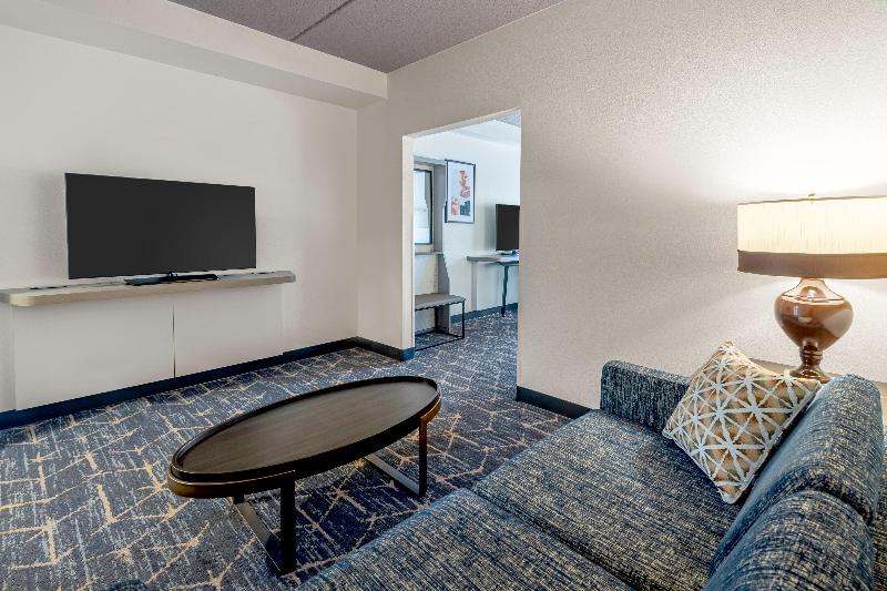 Holiday Inn & Suites Wausau-Rothschild By IHG image