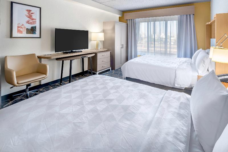 Holiday Inn & Suites Wausau-Rothschild By IHG image