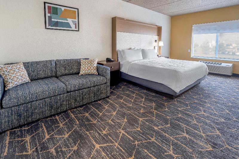 Holiday Inn & Suites Wausau-Rothschild By IHG image