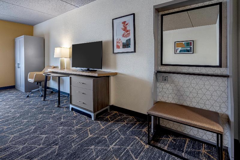 Holiday Inn & Suites Wausau-Rothschild By IHG image