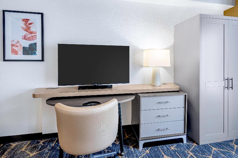 Holiday Inn & Suites Wausau-Rothschild By IHG image