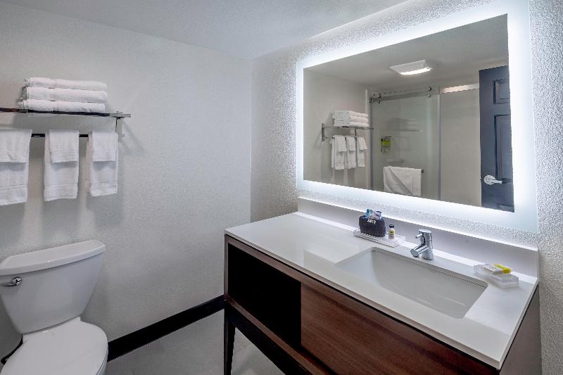 Holiday Inn & Suites Wausau-Rothschild By IHG image