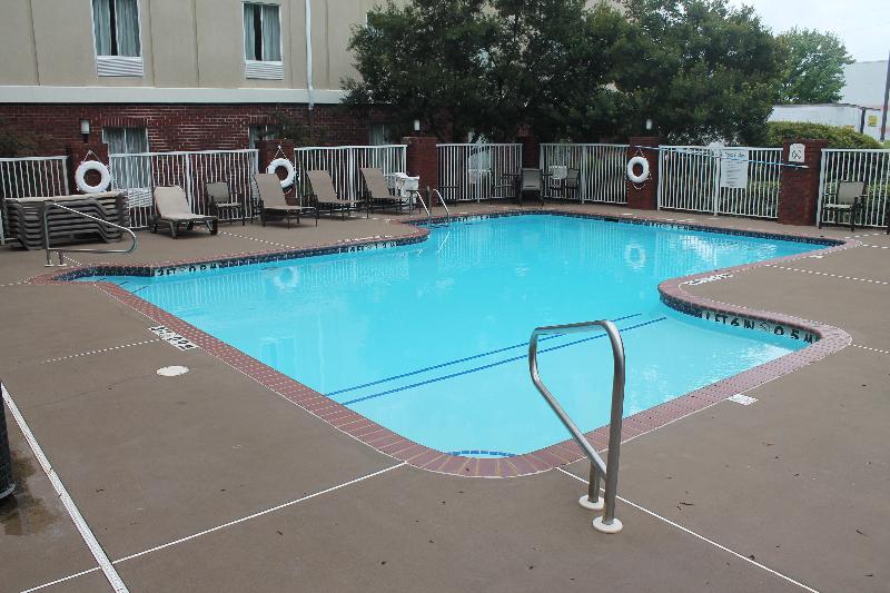 Holiday Inn Express & Suites Starkville By IHG image
