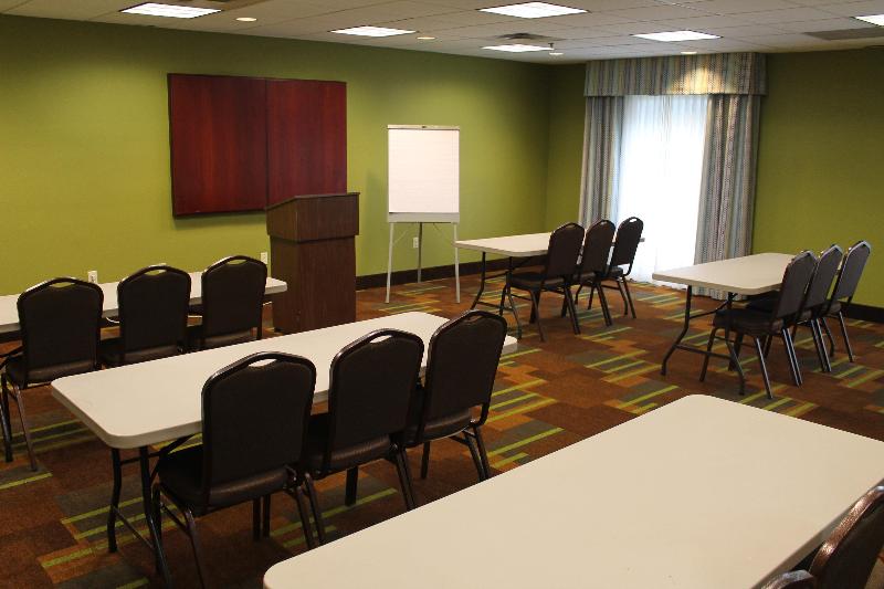 Holiday Inn Express & Suites Starkville By IHG image