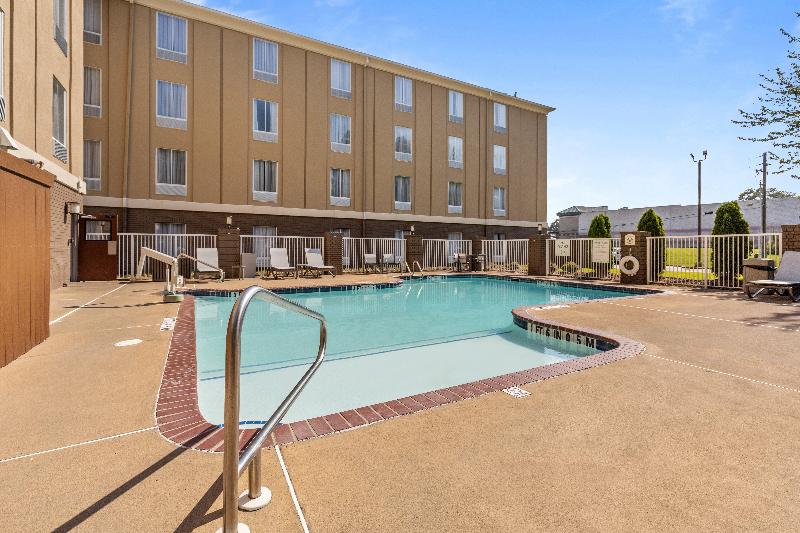 Holiday Inn Express & Suites Starkville By IHG image