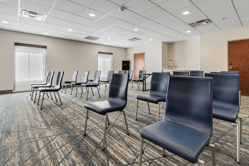 Holiday Inn Express & Suites Starkville By IHG image