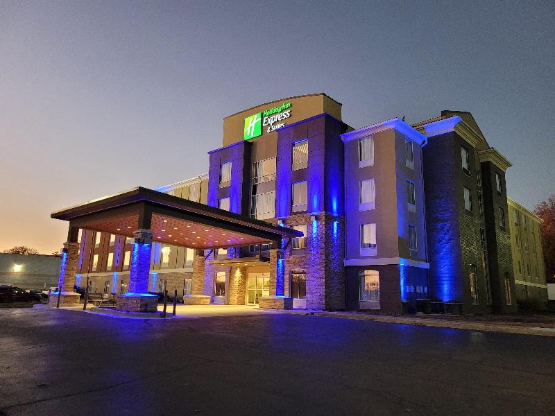 Holiday Inn Express & Suites Starkville By IHG image