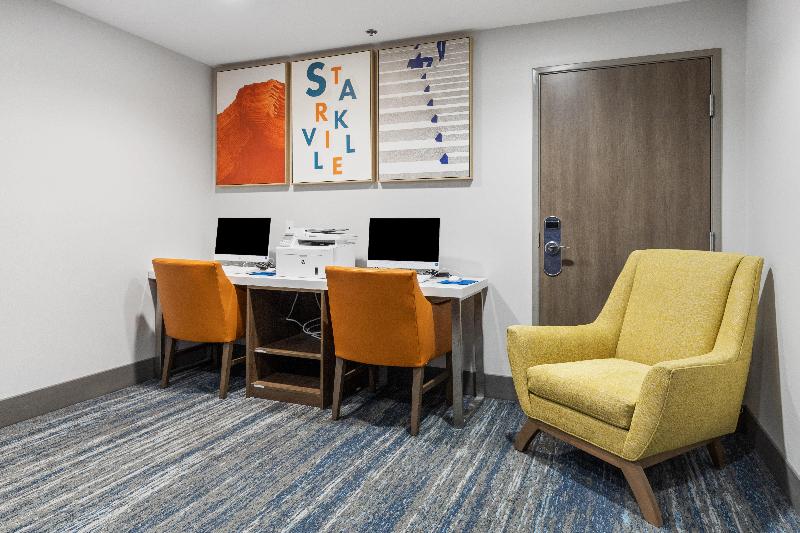 Holiday Inn Express & Suites Starkville By IHG image