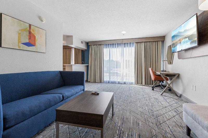Holiday Inn Express & Suites Starkville By IHG image