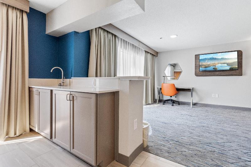 Holiday Inn Express & Suites Starkville By IHG image