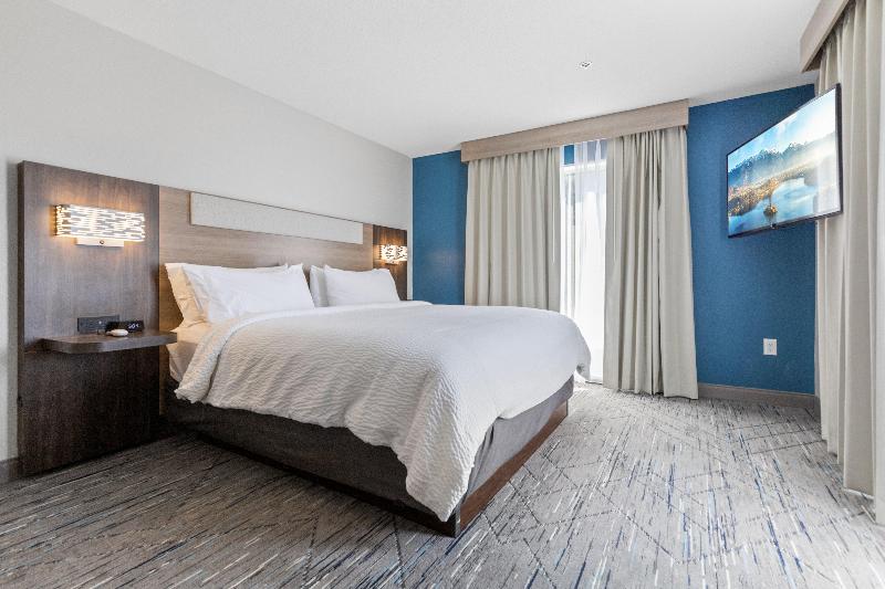 Holiday Inn Express & Suites Starkville By IHG image