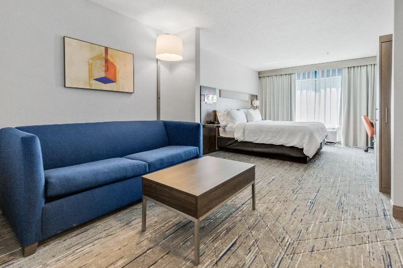 Holiday Inn Express & Suites Starkville By IHG image