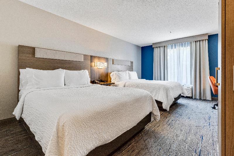 Holiday Inn Express & Suites Starkville By IHG image