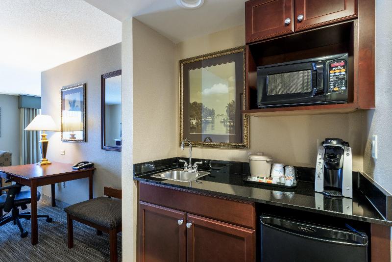 Holiday Inn Express and Suites Bradenton East Lake image