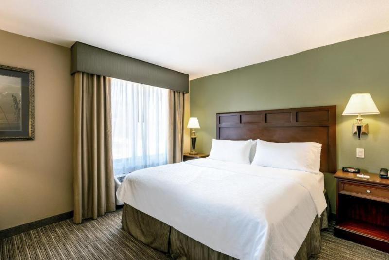 Holiday Inn Express and Suites Bradenton East Lake image