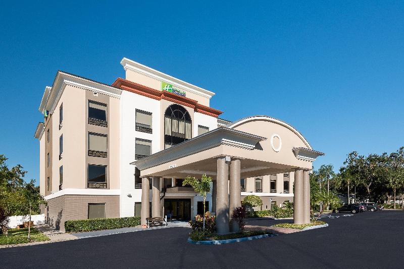Holiday Inn Express and Suites Bartow