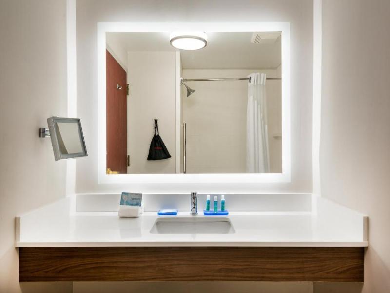 Holiday Inn Express and Suites Bartow image