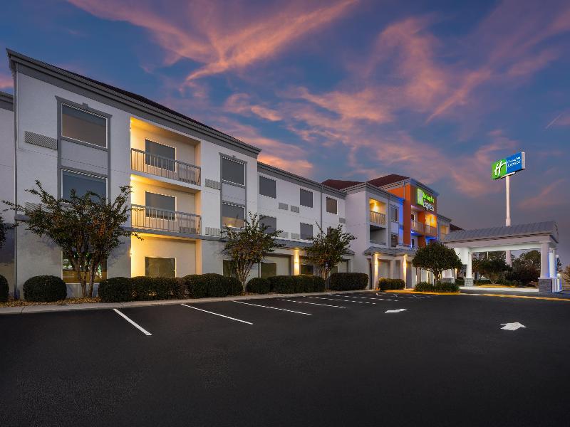Holiday Inn Express Tifton image